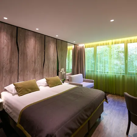 Jama - Cave Park Hotel
