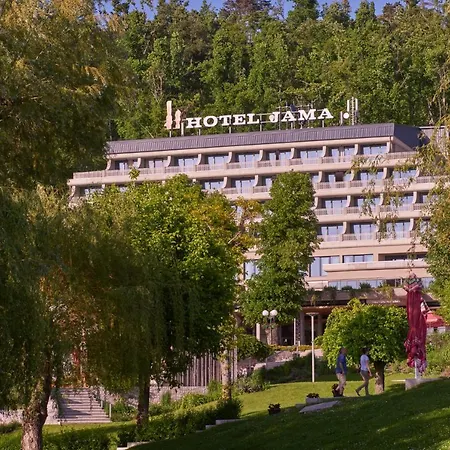 Cave Jama Hotel