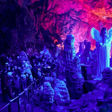 Отель Cave Jama 4*